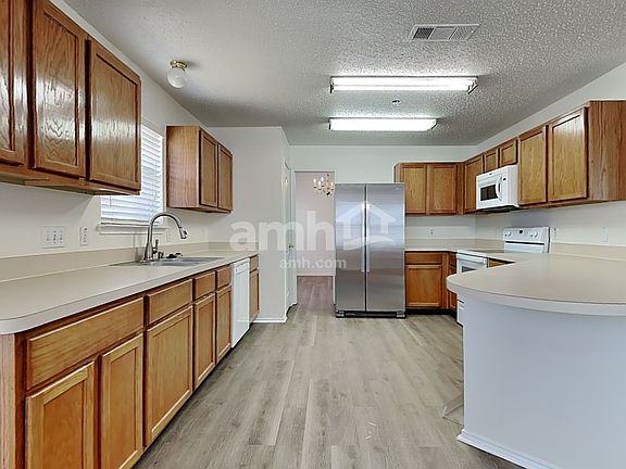 3rd image of 8201 Lake Haven Dr