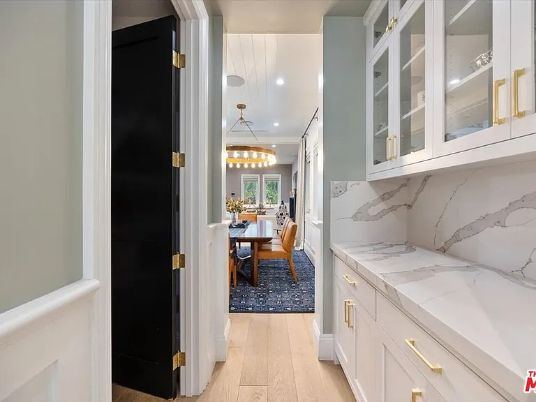 4225 Alcove Ave — Photo 16