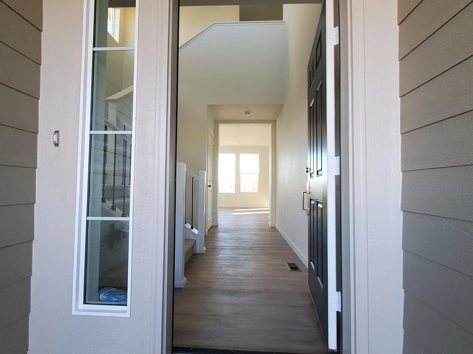 3 bed, 2.5 bath, 2378 sqft, $3,575 — Photo 4