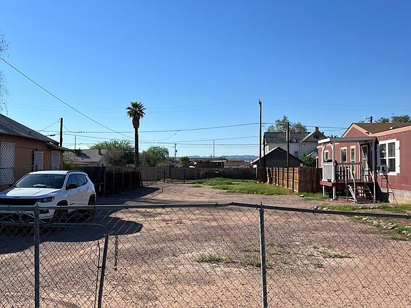2nd image of 1931 W MONROE Street #8