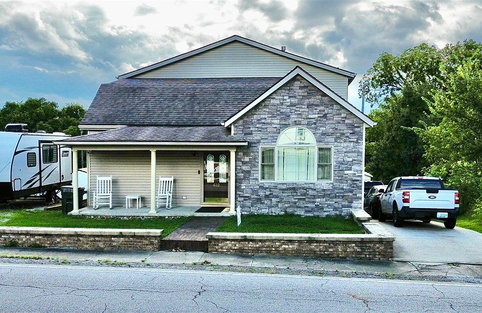 1st image of 612 N Broadway St