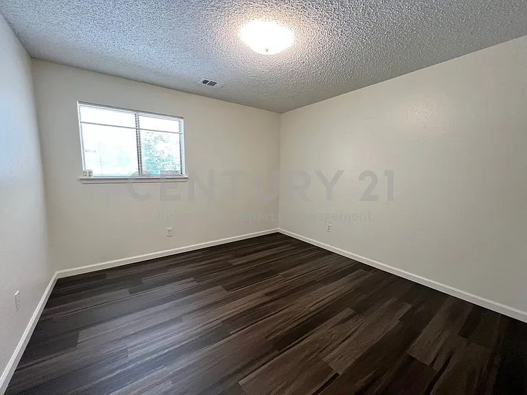 1150 Suburban St — Photo 11