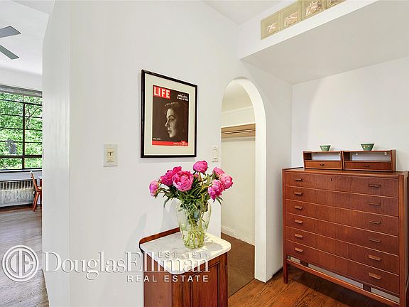5th image of 224 E 17th St APT 4F