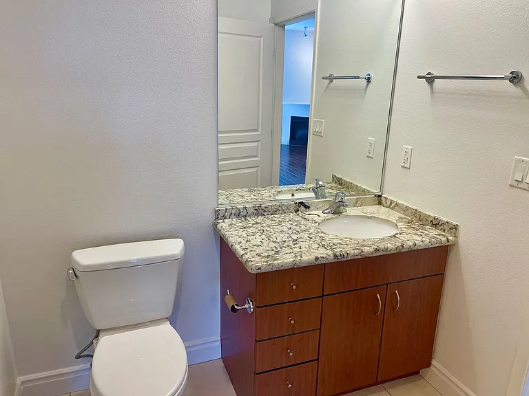 300 W Beech St #304 — Photo 7