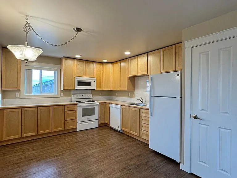 2225 N Airport Rd — Photo 18