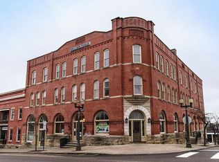 102 E Main St #1, Saint Clairsville, OH 43950