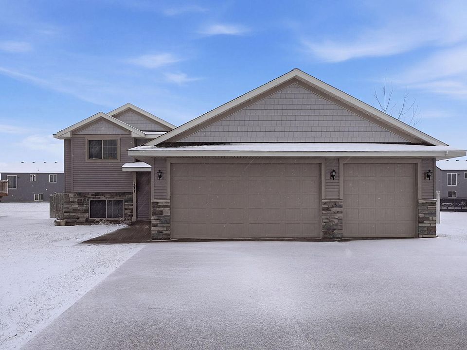 1st image of 811 2nd Ave SW