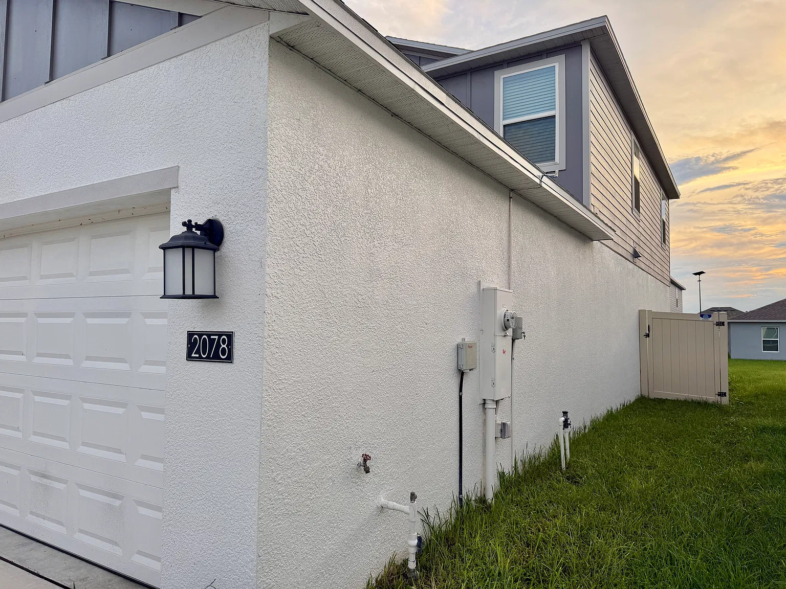 2078 Lasso Loop — Photo 4