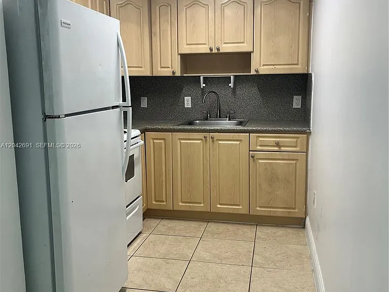 2185 NW 16th Ter #10 — Photo 6