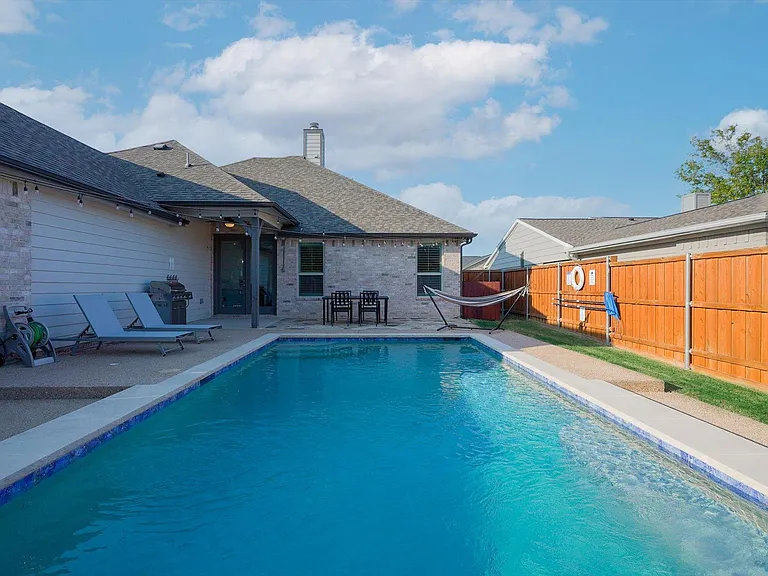 8206 Chesham Dr — Photo 44