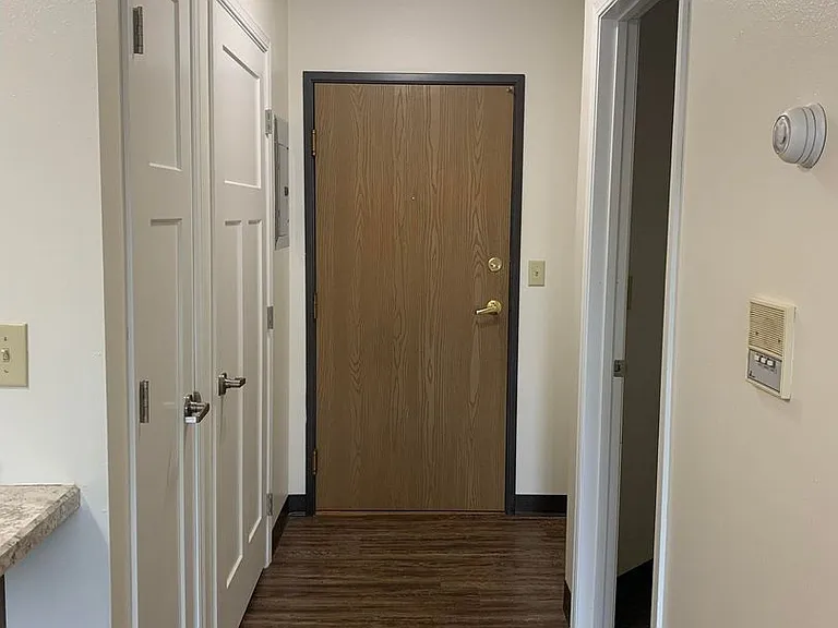 Dakota E & W Apartments — Photo 141