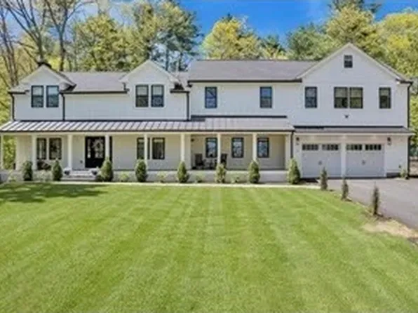 7 Circle Dr, Dover, MA 02030