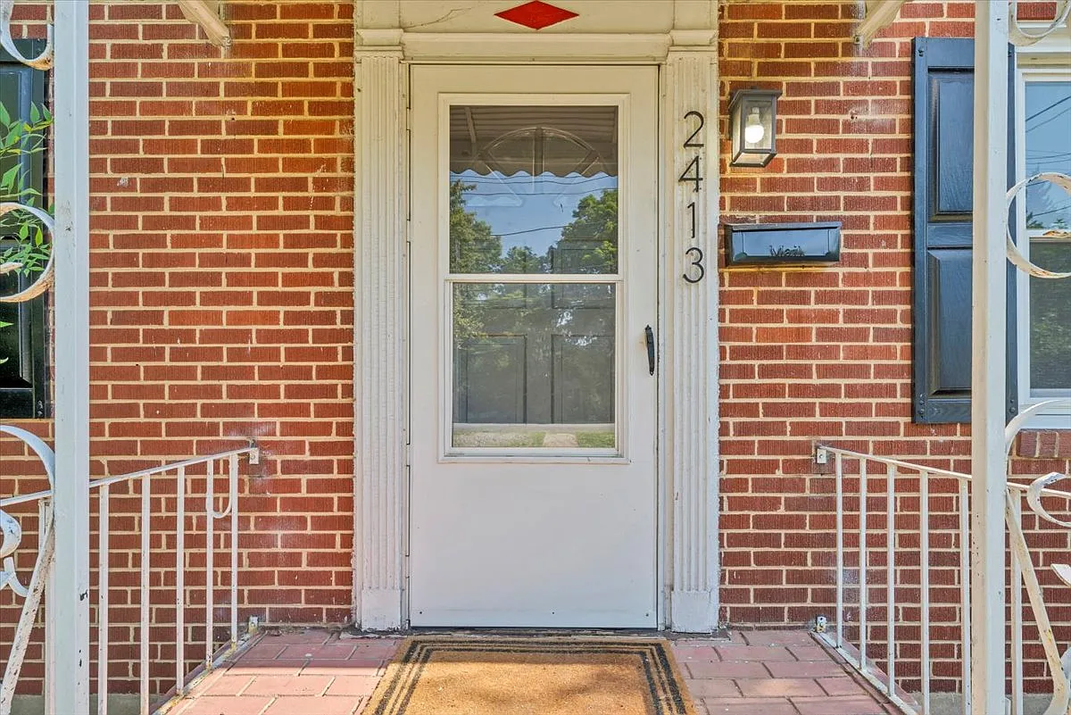 4 bed, 1960 sqft, $2,295 — Photo 3