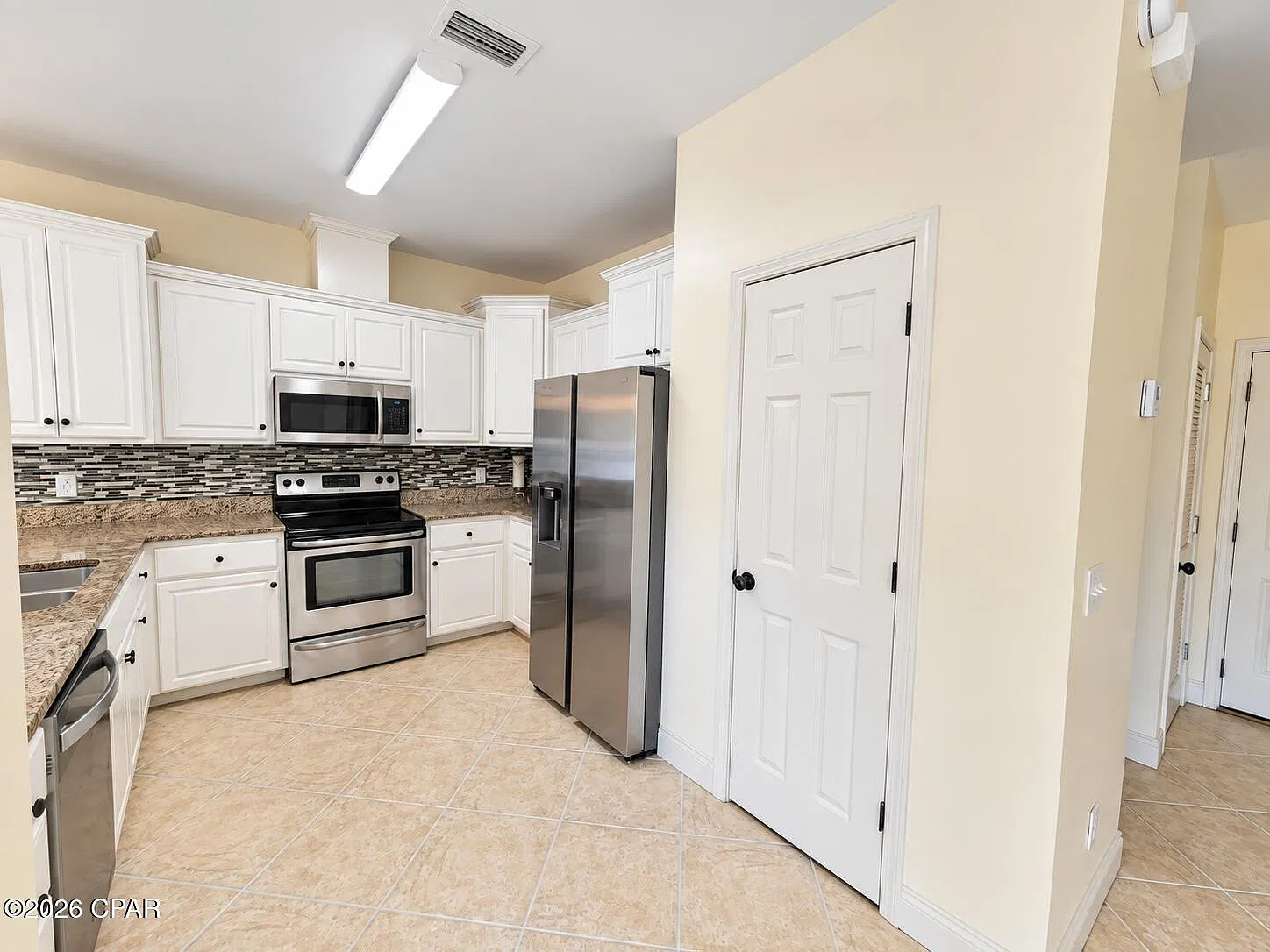 4 bed, 3.5 bath, 1954 sqft, $2,350 — Photo 4