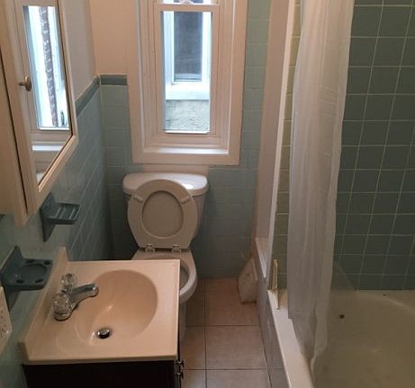 4th image of 228 N Hobart St
