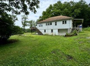 3 Walnut Rd, Columbia, NJ 07832