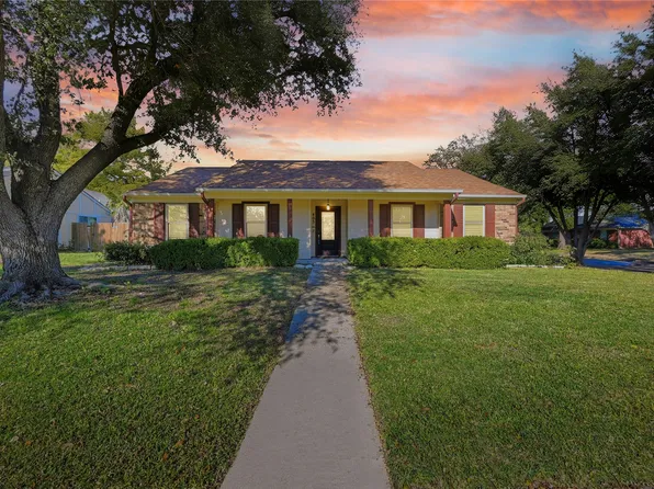 405 Wind Wood Dr, Lewisville, TX 75067