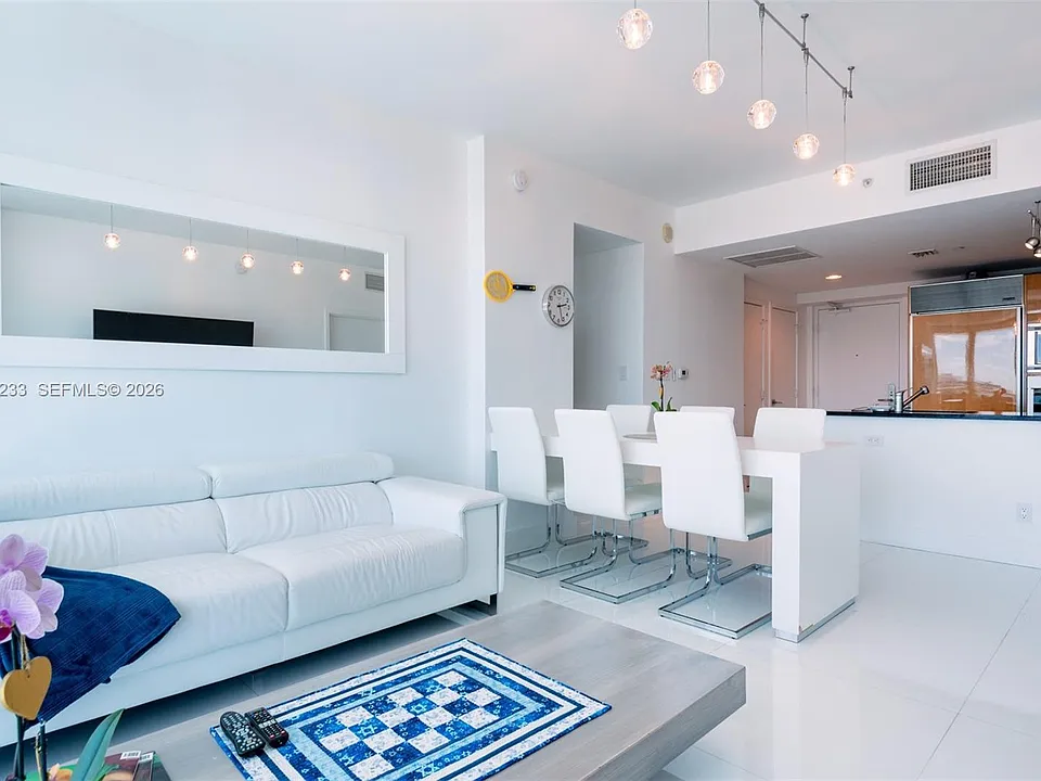 6799 Collins Ave #906