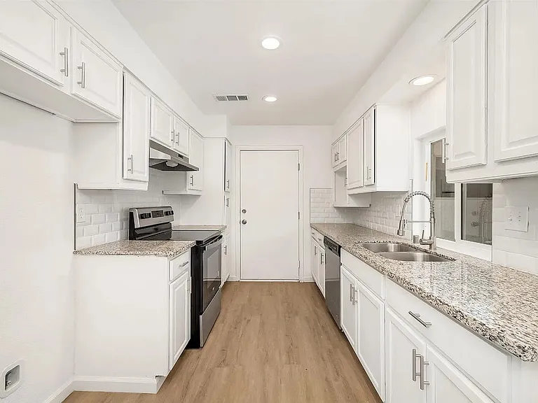 4014 E Turner Ave — Photo 2