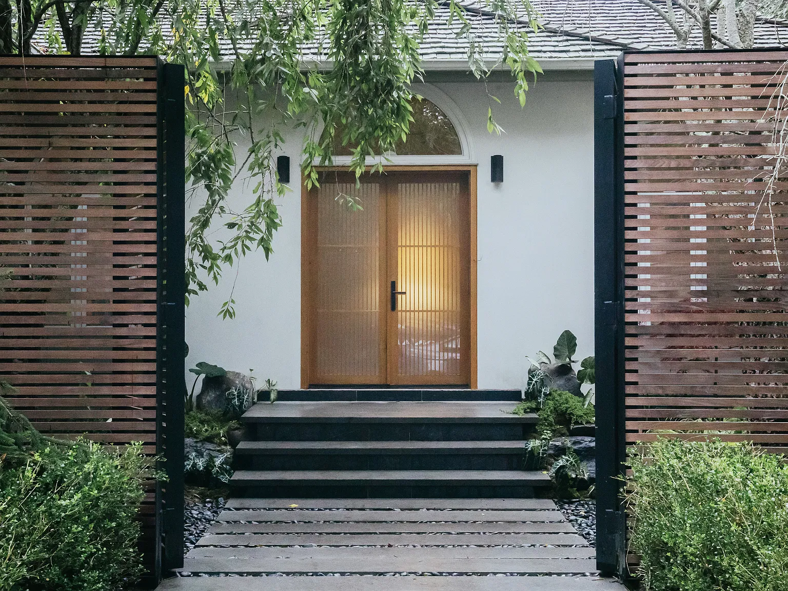 Renovated Close to East Hampton Village — Photo 2