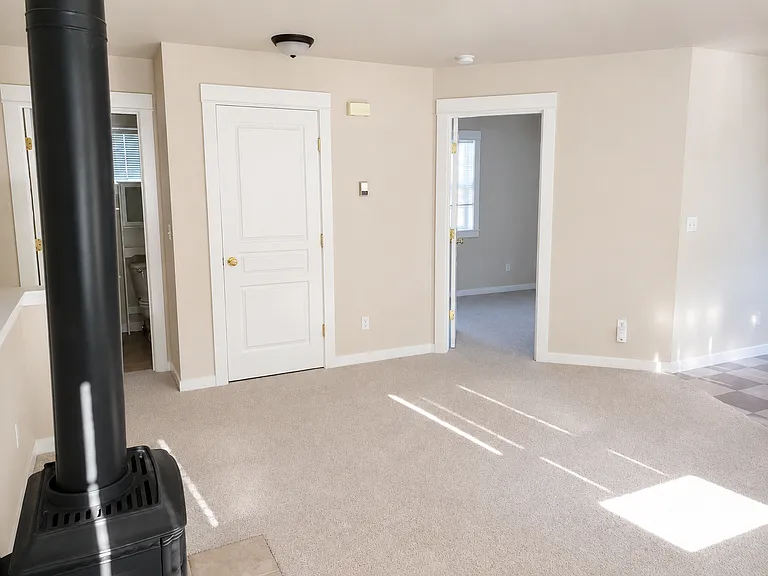 118 SE Roosevelt Ave #&-2 — Photo 4