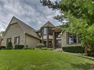 277 SW Winterpark Cir, Lees Summit, MO 64081
