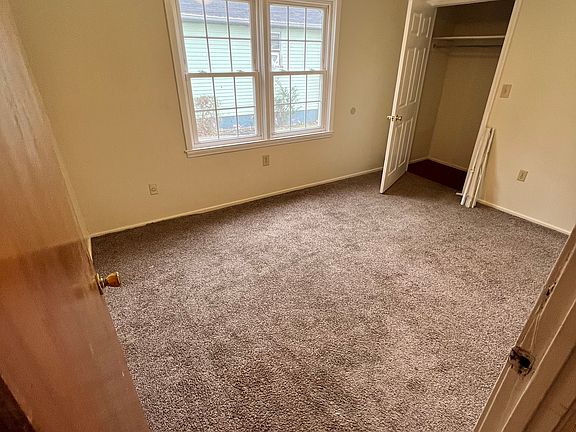 5th image of 408 Joseph St