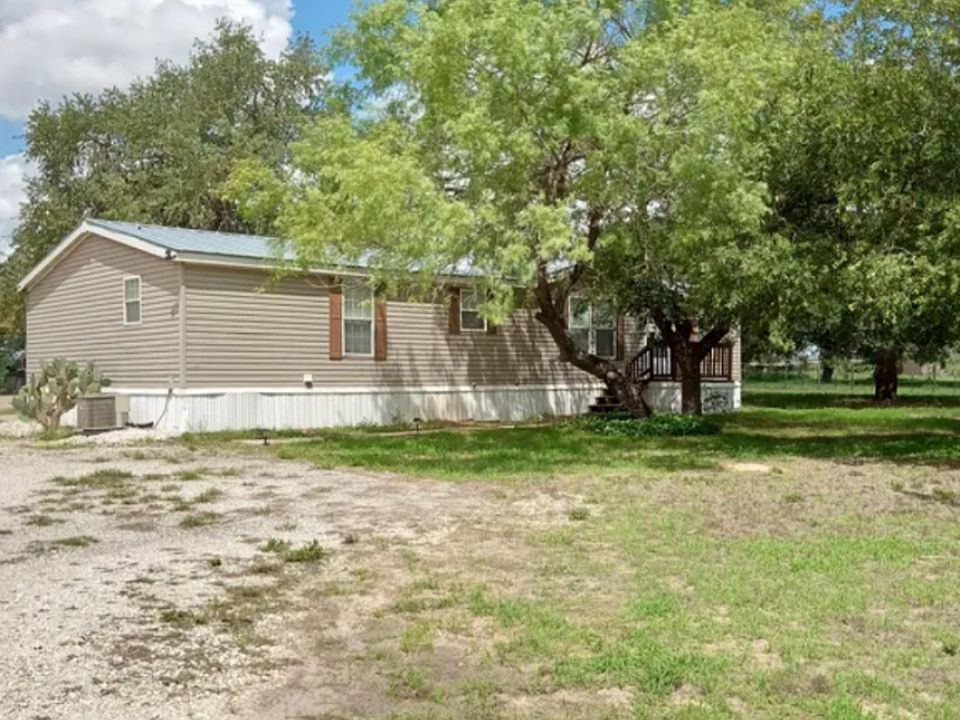 1st image of 580 Avery Cir