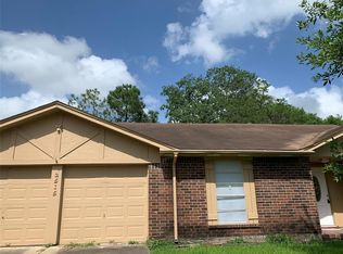 2515 Pilgrims Point Dr, Webster, TX 77598
