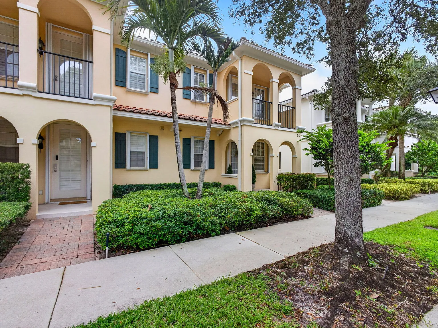 4 bed, 3.0 bath, 1830 sqft, $4,000 — Photo 2