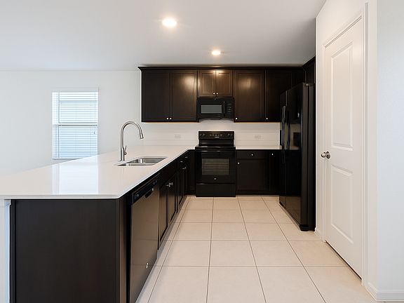 4th image of 108 Jasmine Dr