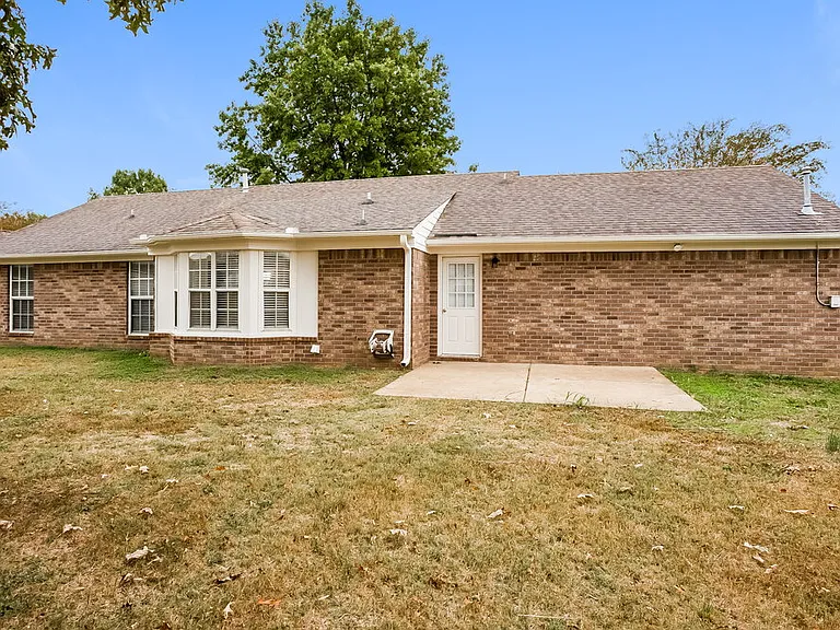 7163 Windsor Dr — Photo 16