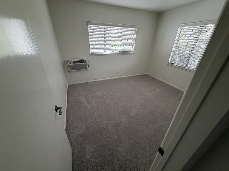 1130 N Louise St — Photo 14