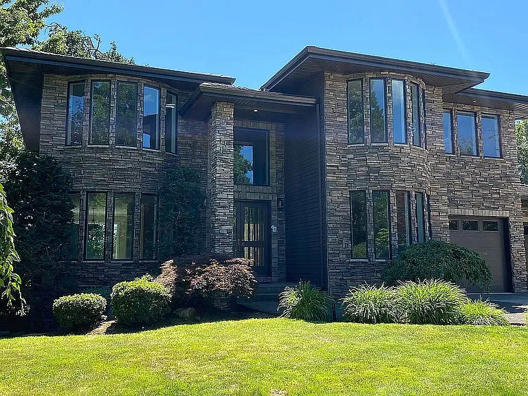 2919 Beacon Hill Dr — Photo 3
