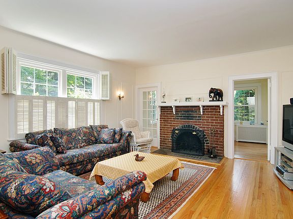 3rd image of 49 Palmer Ave