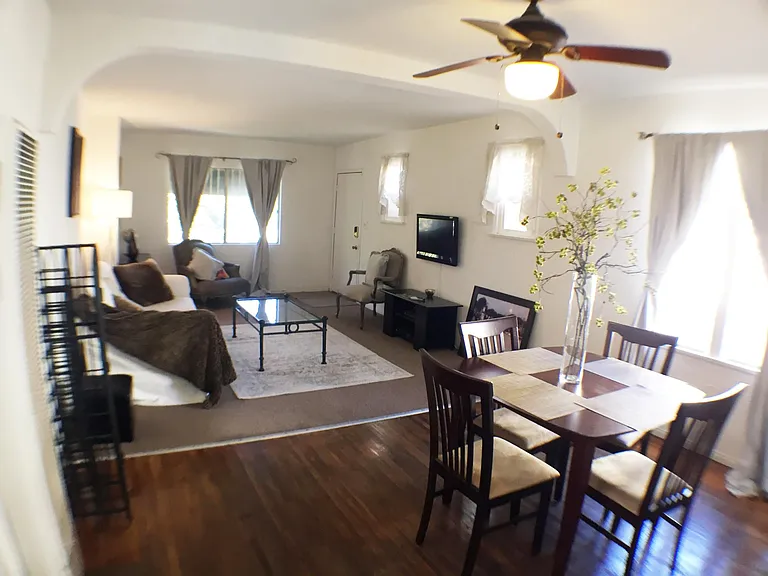 636 W Buckthorn St — Photo 2