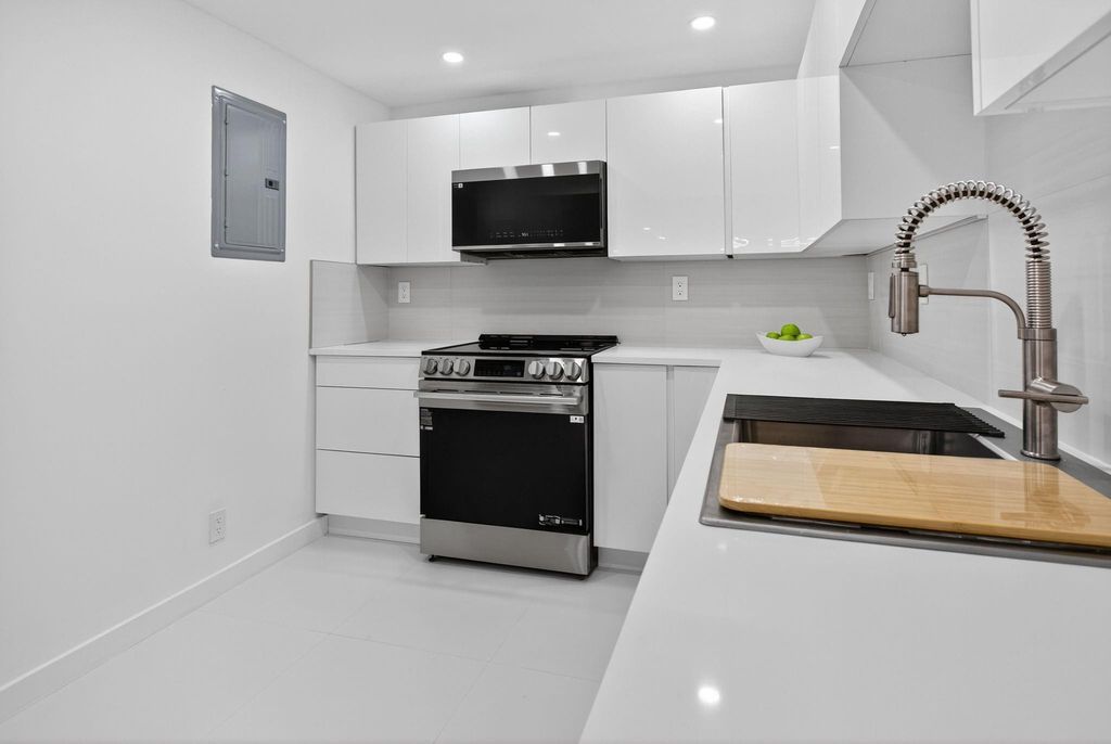 525 N OCEAN Boulevard #422, photo 9