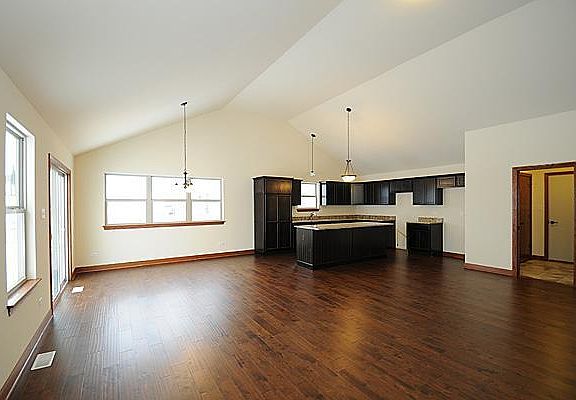 4th image of 9000 W 103rd St