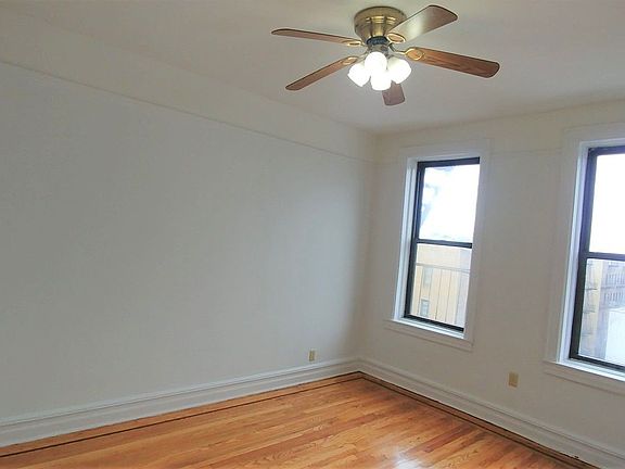 4th image of 2805 33rd St APT 3C