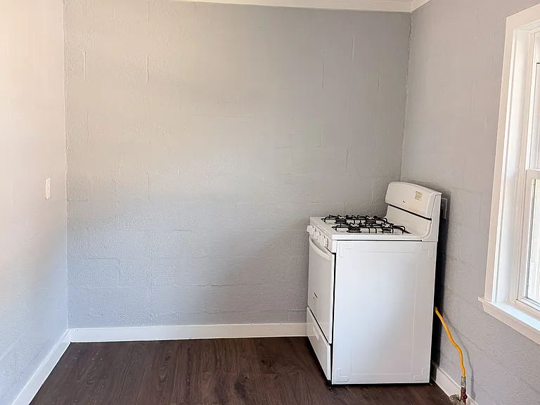 Alvin Apartments — Photo 41