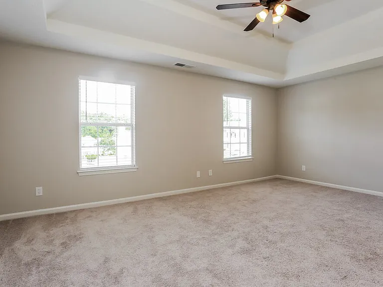 1413 Cater Ct — Photo 10