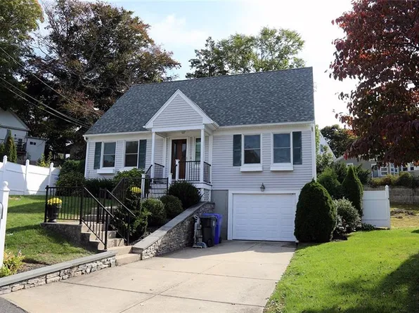 10 Damian Ct, North Providence, RI 02911