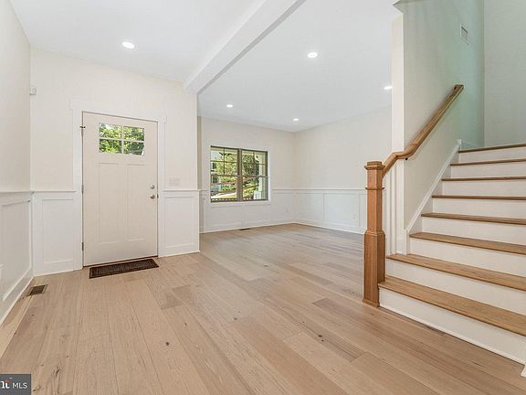3rd image of 8 Church St