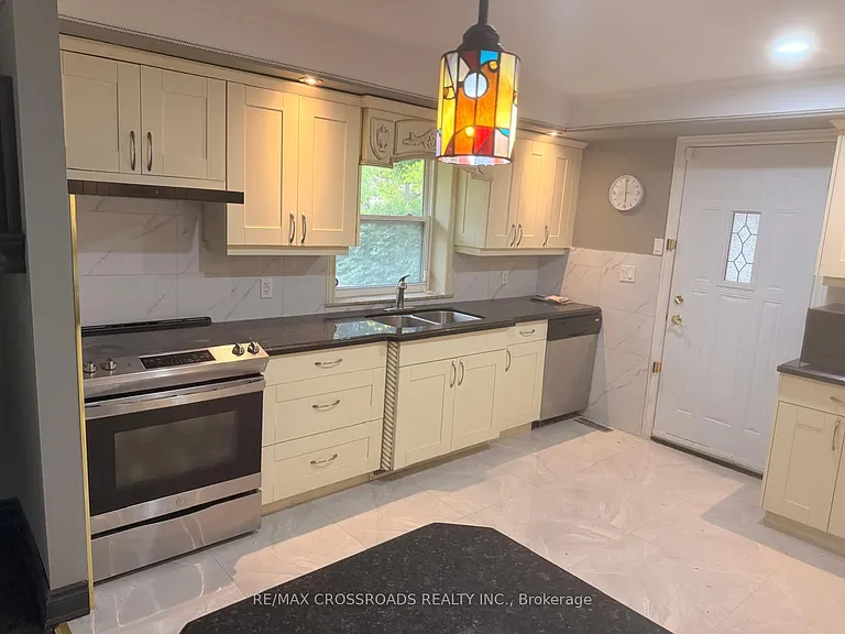 23 Burnview Cres — Photo 7