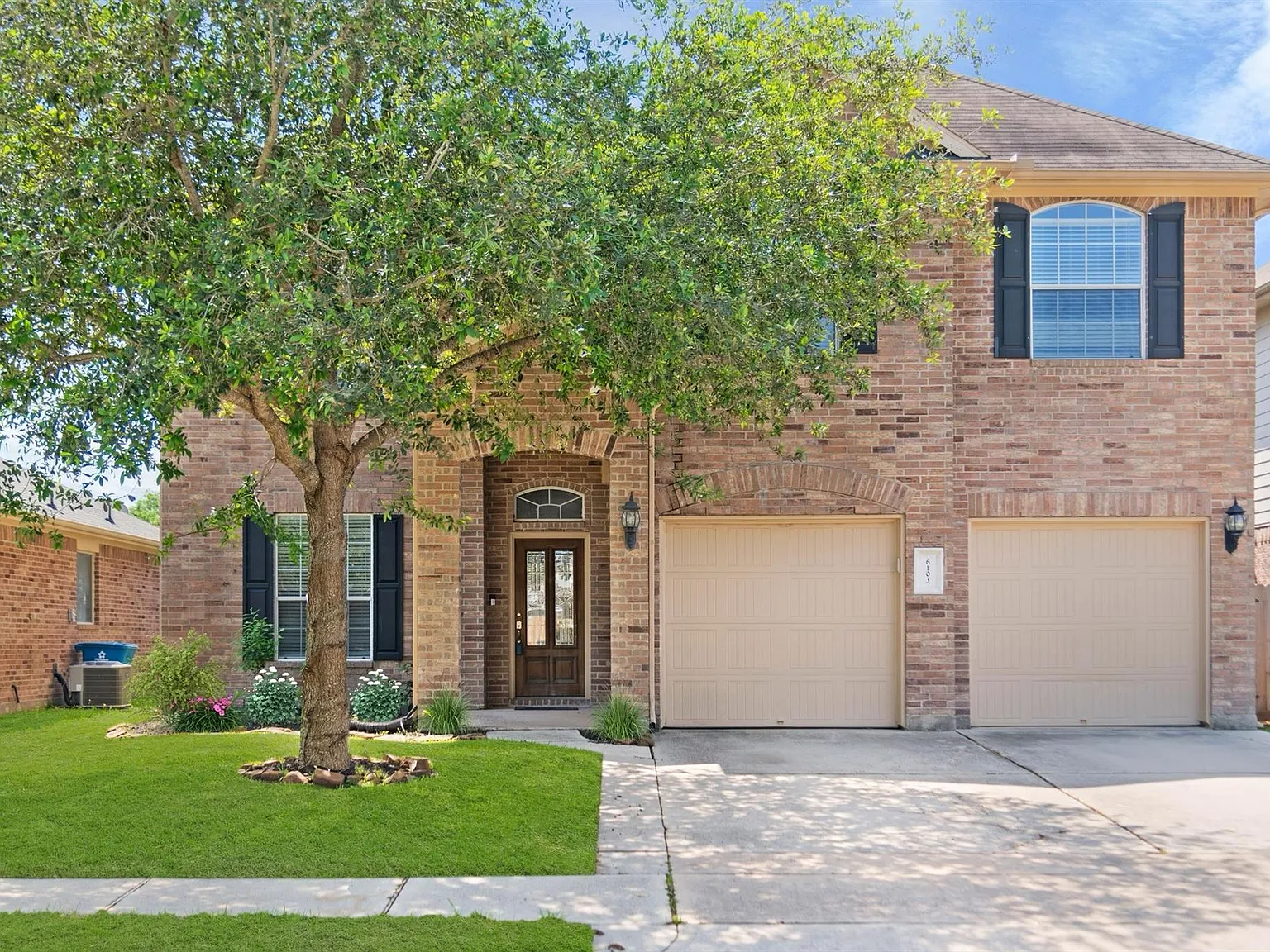 4 bed, 2.5 bath, 2377 sqft, $2,395 — Photo 4