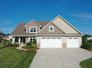 10560 S Singing Lark Ct, Oak Creek, WI 53154