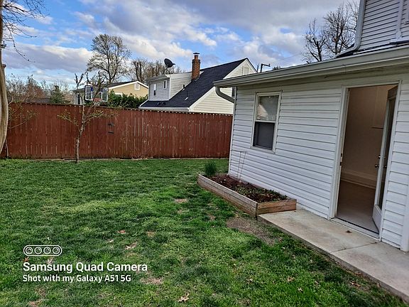 3rd image of 2420 Fairhaven Ave