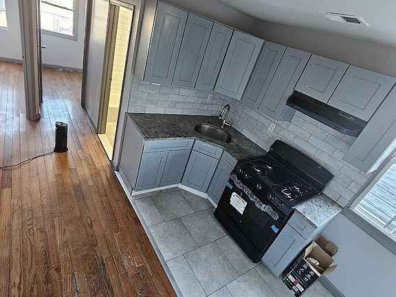 2nd image of 310 Bond St #6