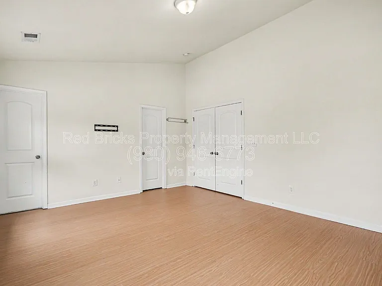 10420 Benfield Rd — Photo 19