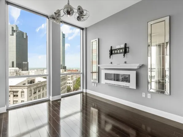 500 Throckmorton St APT 1003, Fort Worth, TX 76102